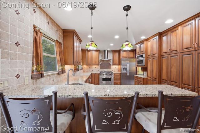 3062 Saint Jude Drive, Waterford, MI 48329