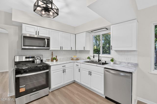 5045 Fairgreen Drive, Toledo, OH 43613