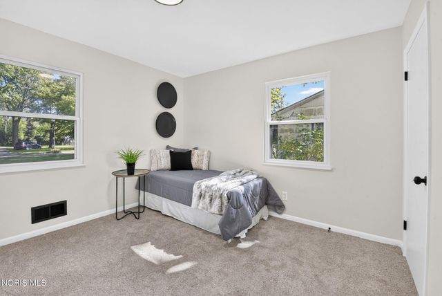 5045 Fairgreen Drive, Toledo, OH 43613