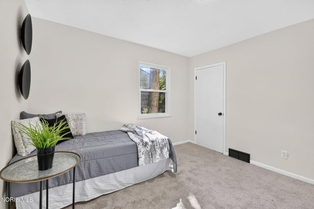 5045 Fairgreen Drive, Toledo, OH 43613