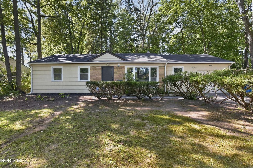 5045 Fairgreen Drive, Toledo, OH 43613