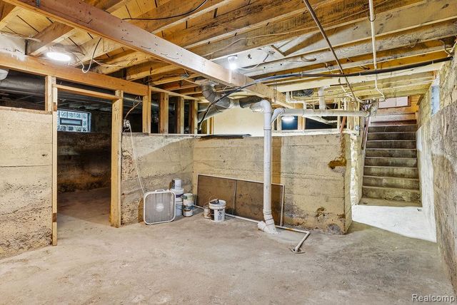 305 N Almont Avenue, Imlay City, MI 48444
