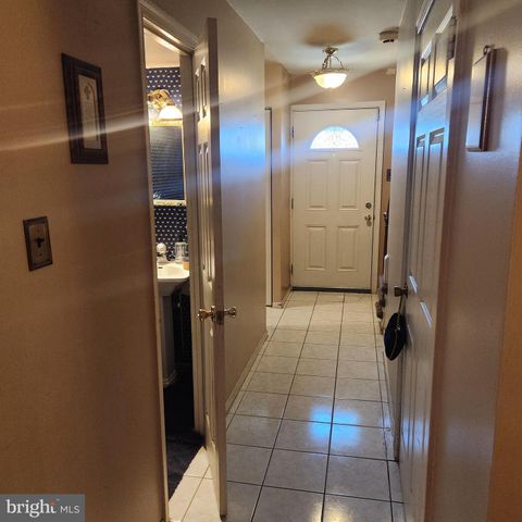 29 FENCELINE DR, Gaithersburg, MD 20878