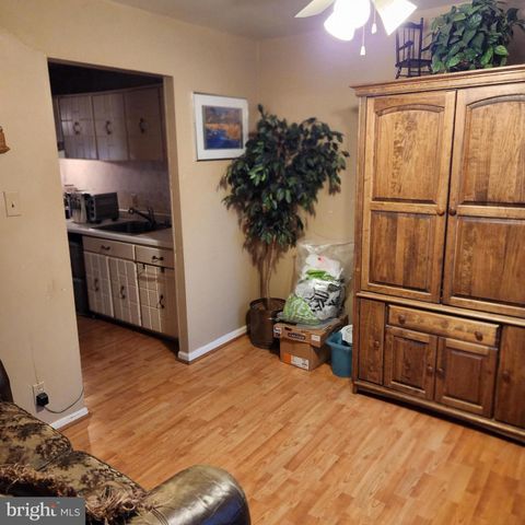 29 FENCELINE DR, Gaithersburg, MD 20878