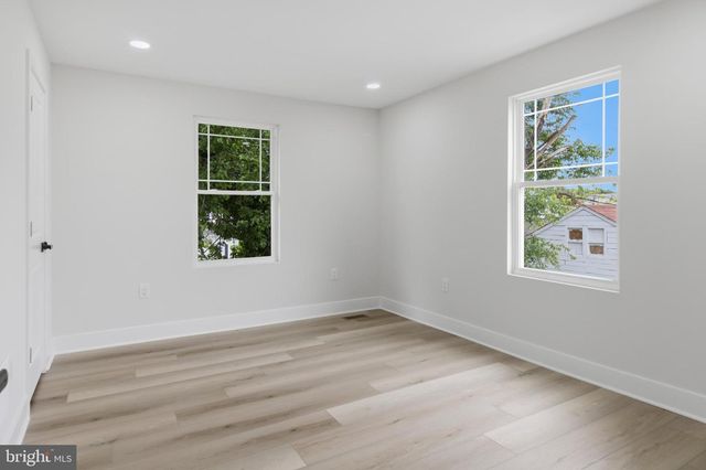 3423 SOLLERS POINT RD, Dundalk, MD 21222