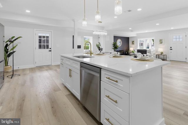 3423 SOLLERS POINT RD, Dundalk, MD 21222