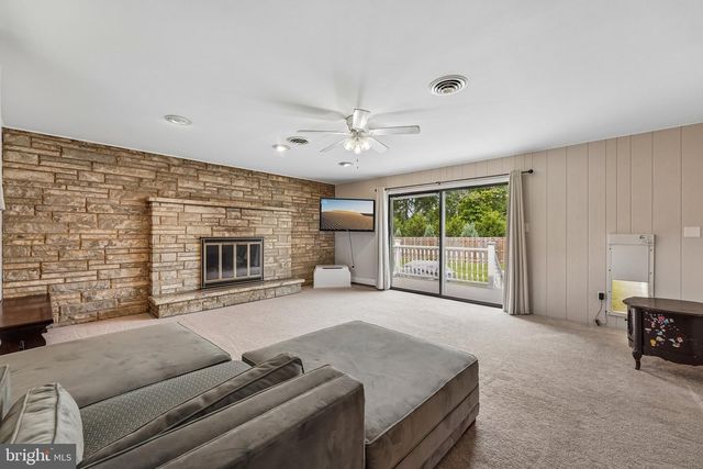 900 EDINBURG RD, Hamilton, NJ 08690