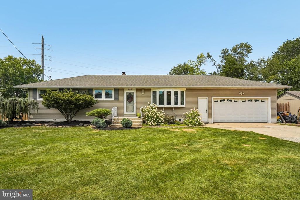 900 EDINBURG RD, Hamilton, NJ 08690