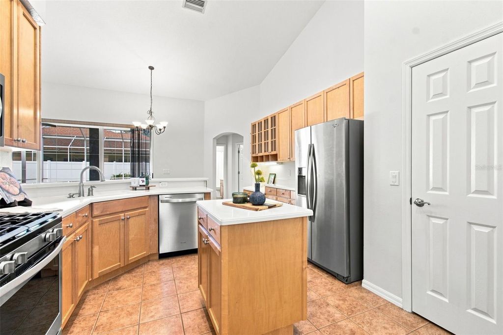 Image 14 of property listing at 10260 SHADOW BRANCH DRIVE, Tampa, FL 33647