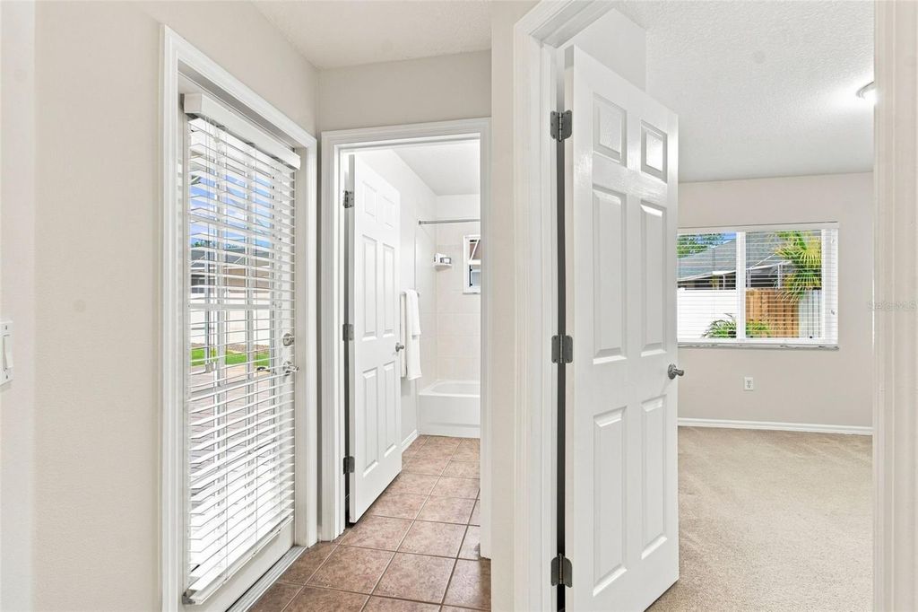Image 18 of property listing at 10260 SHADOW BRANCH DRIVE, Tampa, FL 33647