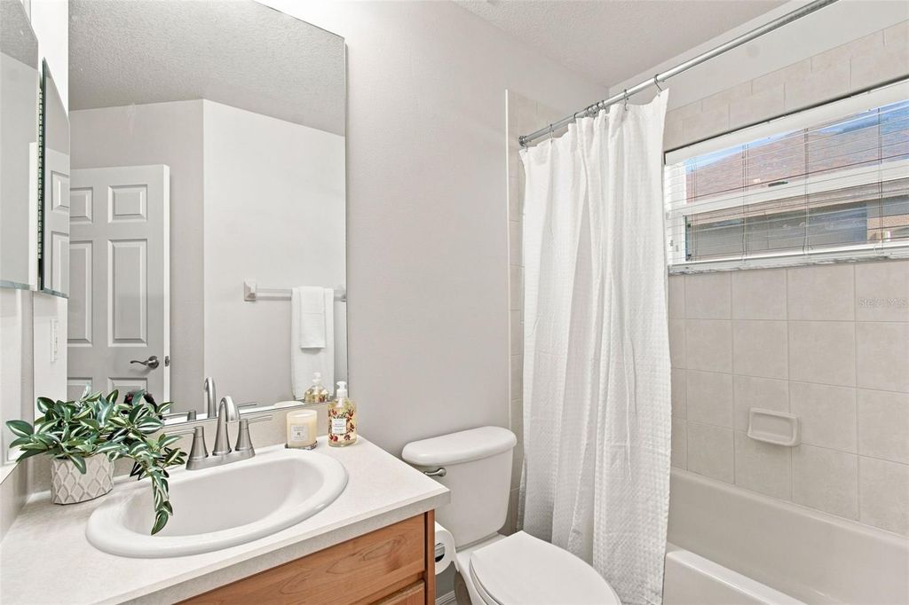 Image 22 of property listing at 10260 SHADOW BRANCH DRIVE, Tampa, FL 33647