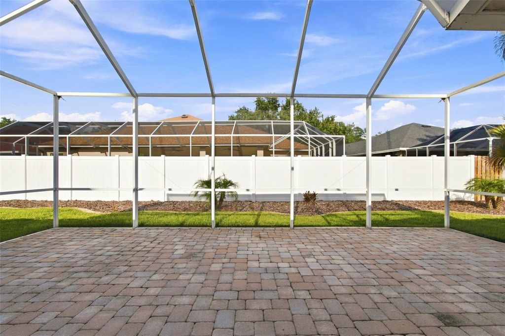 Image 36 of property listing at 10260 SHADOW BRANCH DRIVE, Tampa, FL 33647