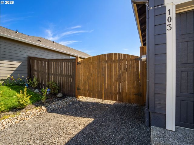 103 QUARTZ Way, Kalama, WA 98625