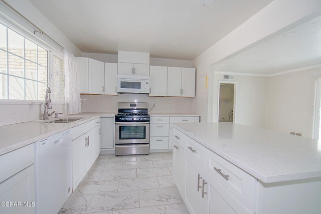 5801 VIEWMONT Lane, El Paso, TX 79912