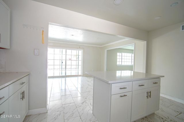 5801 VIEWMONT Lane, El Paso, TX 79912
