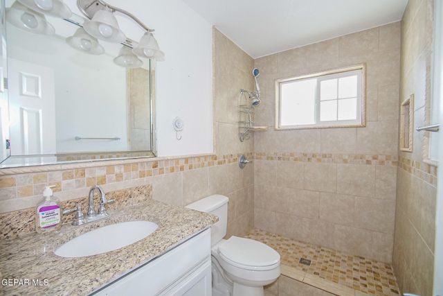 5801 VIEWMONT Lane, El Paso, TX 79912