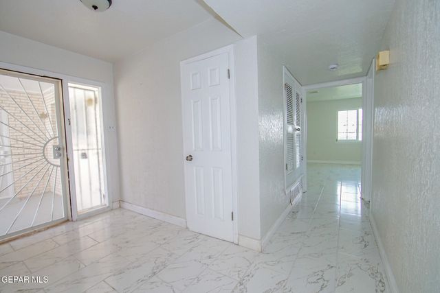 5801 VIEWMONT Lane, El Paso, TX 79912