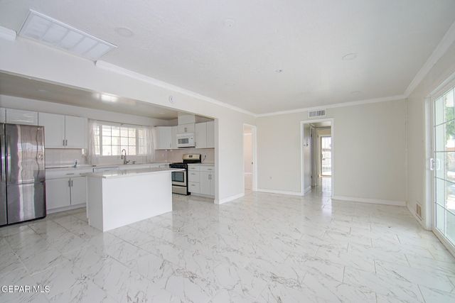 5801 VIEWMONT Lane, El Paso, TX 79912