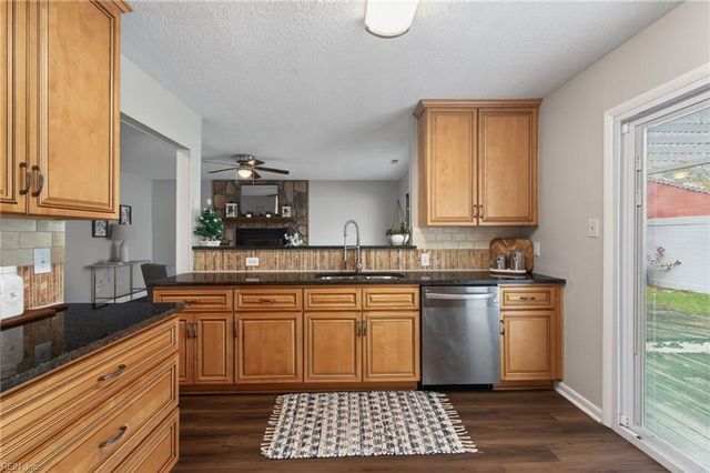 1425 Lake Christopher DR, Virginia Beach, VA 23464