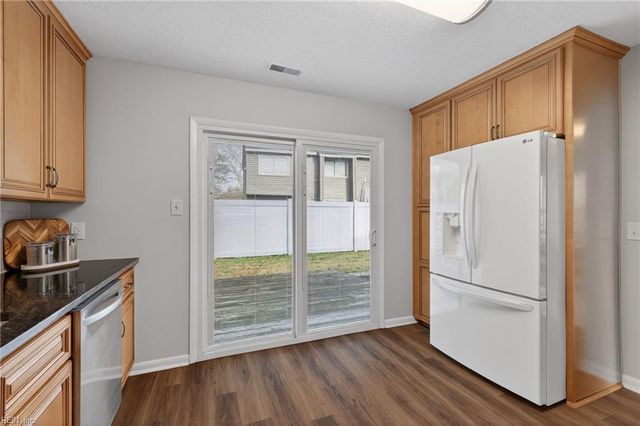 1425 Lake Christopher DR, Virginia Beach, VA 23464