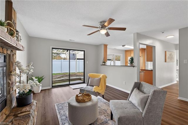 1425 Lake Christopher DR, Virginia Beach, VA 23464