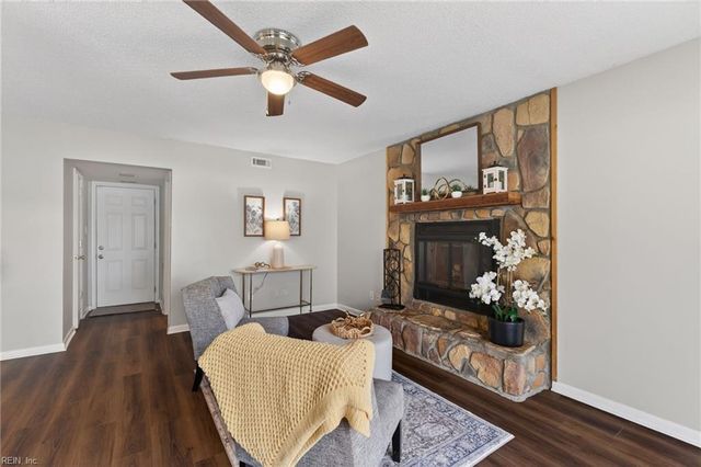 1425 Lake Christopher DR, Virginia Beach, VA 23464