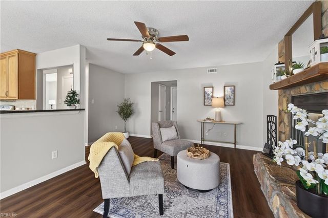 1425 Lake Christopher DR, Virginia Beach, VA 23464