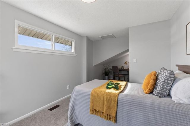 1425 Lake Christopher DR, Virginia Beach, VA 23464