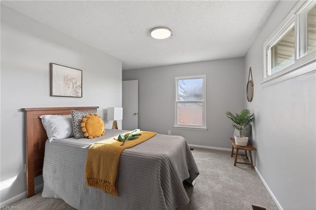 1425 Lake Christopher DR, Virginia Beach, VA 23464