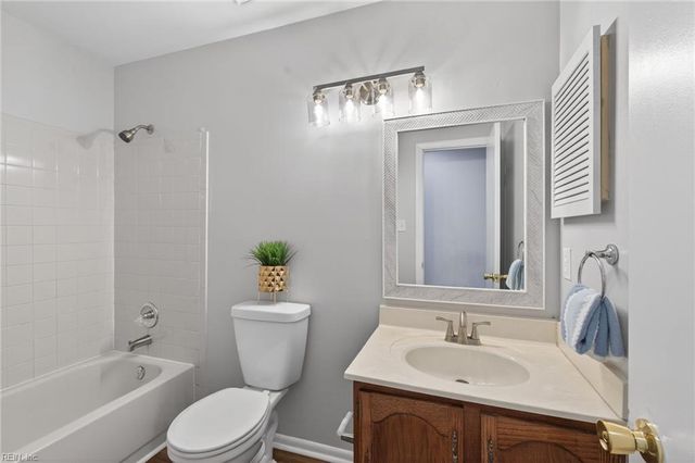 1425 Lake Christopher DR, Virginia Beach, VA 23464