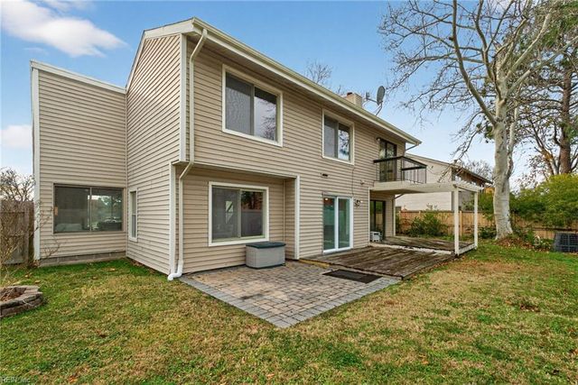 1425 Lake Christopher DR, Virginia Beach, VA 23464