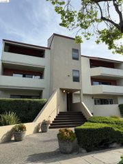 2515 Central 102, Alameda, CA 94501