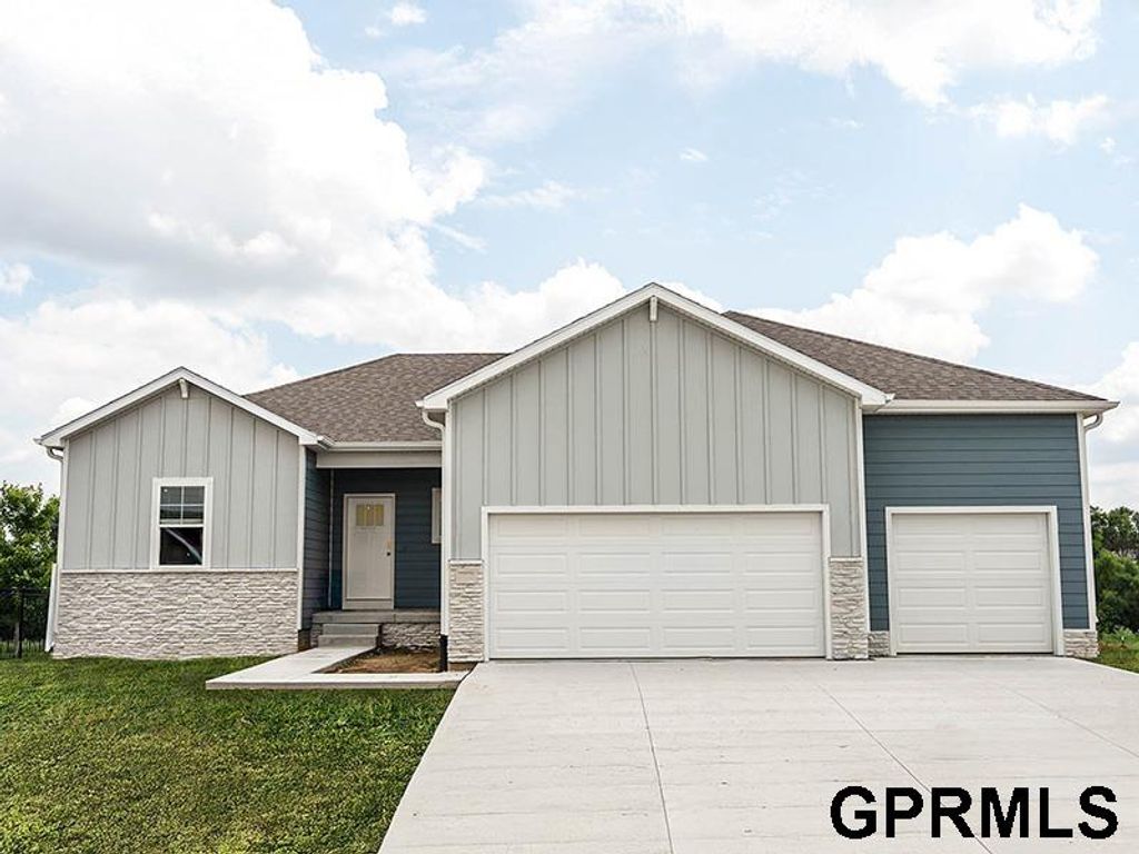 17036 Craig Street, Bennington, NE 68007