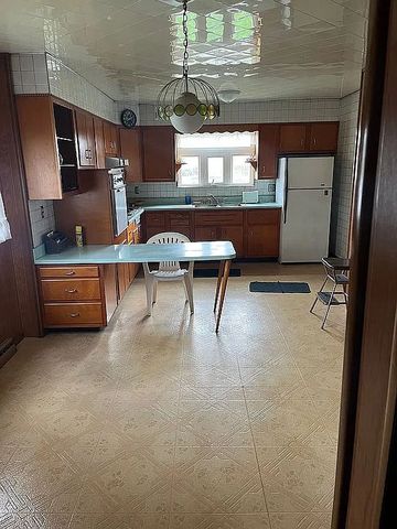 2207 2nd AVENUE, Beaver Falls, PA 16136
