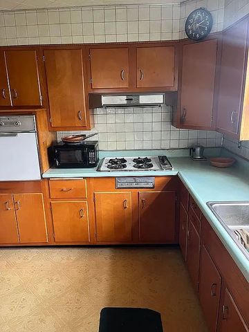 2207 2nd AVENUE, Beaver Falls, PA 16136