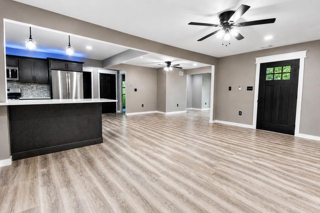 122 E 632 N, Valparaiso, IN 46383