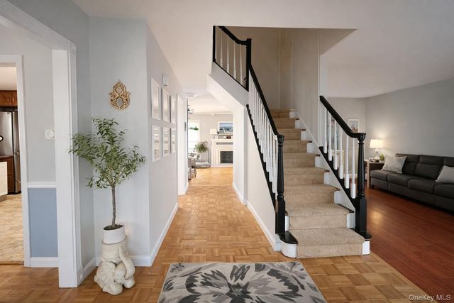 9 Katie Court, Lake Grove, NY 11755