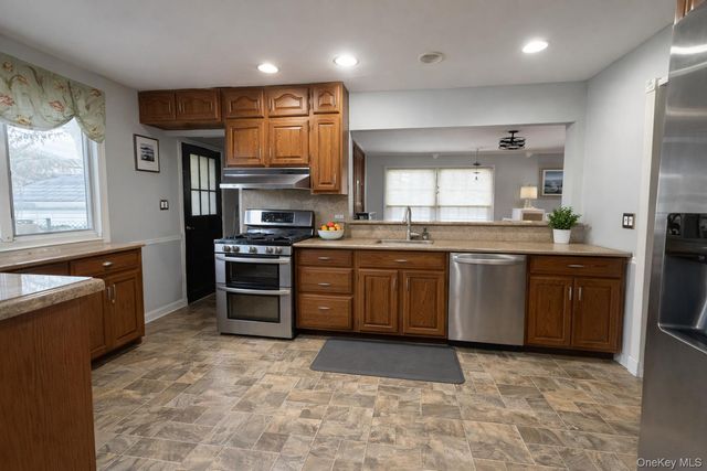 9 Katie Court, Lake Grove, NY 11755