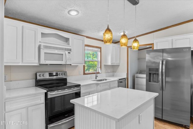 2943 Flicker Lane, Dandridge, TN 37725