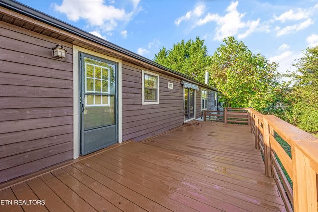 2943 Flicker Lane, Dandridge, TN 37725