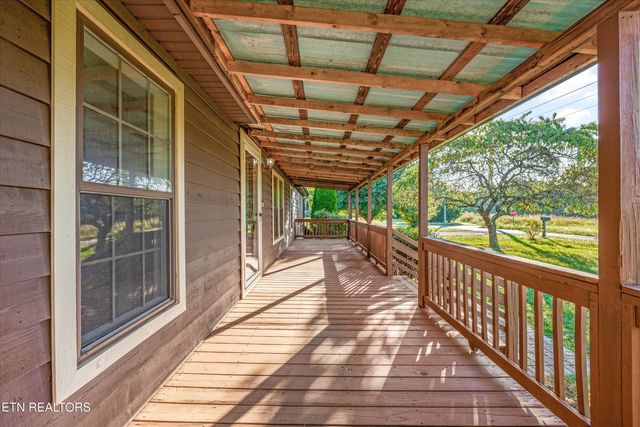 2943 Flicker Lane, Dandridge, TN 37725