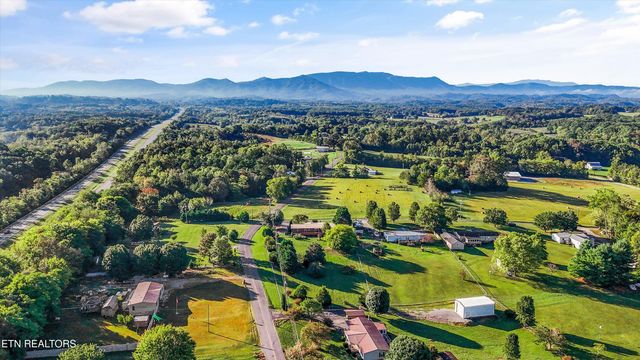 2943 Flicker Lane, Dandridge, TN 37725