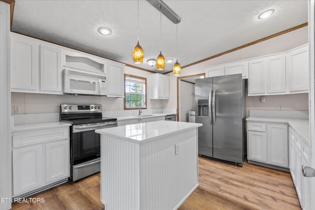 2943 Flicker Lane, Dandridge, TN 37725