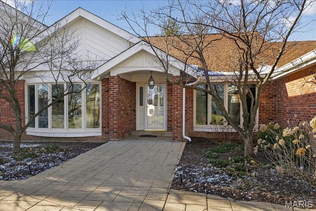 12044 Carberry Place, Town And Country, MO 63131