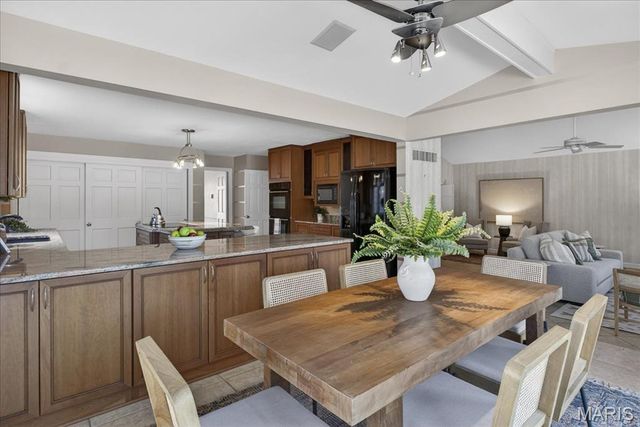 12044 Carberry Place, Town And Country, MO 63131