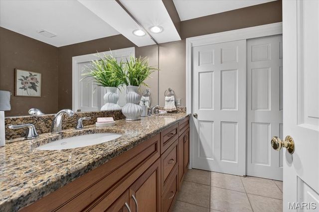 12044 Carberry Place, Town And Country, MO 63131