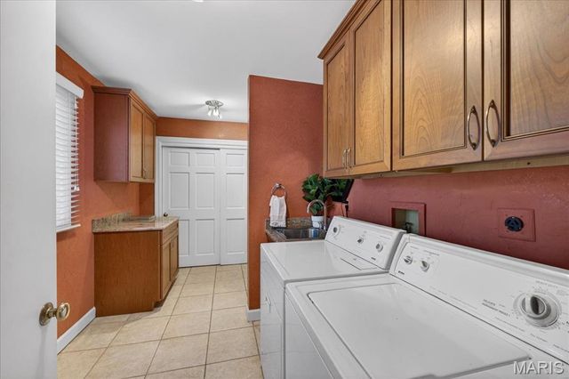 12044 Carberry Place, Town And Country, MO 63131