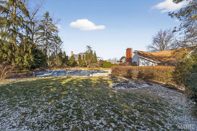 12044 Carberry Place, Town And Country, MO 63131