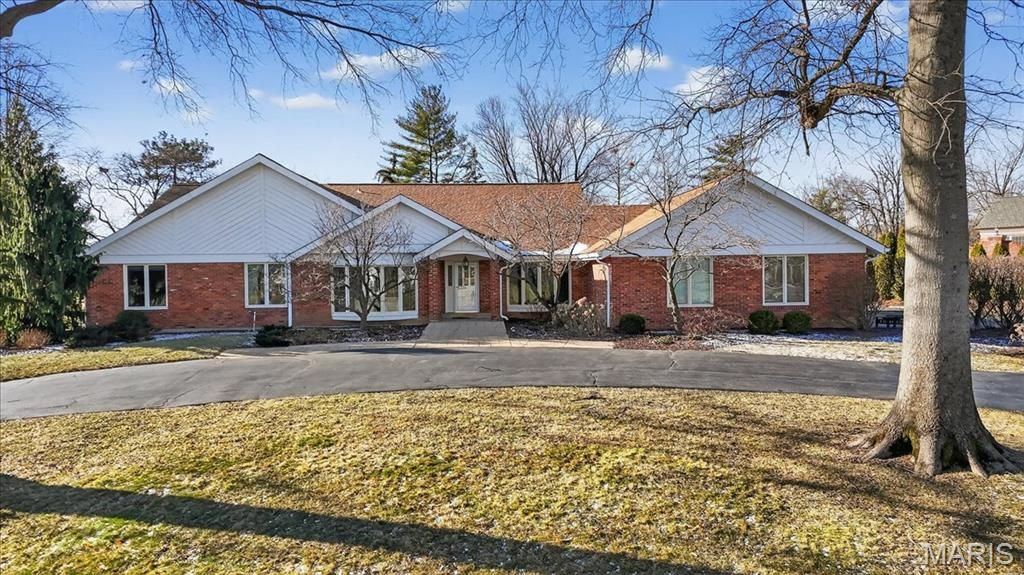 12044 Carberry Place, Town And Country, MO 63131