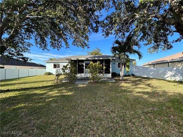 26 SW 19th LN, Cape Coral, FL 33991